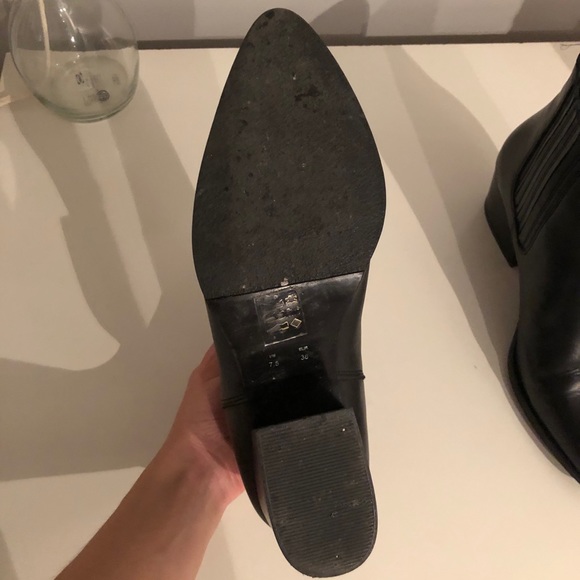 LITTLE BURGUNDY Booties - Picture 7 of 7